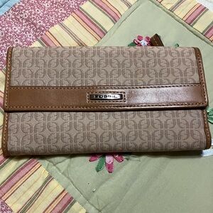 Women’s fossil large checkbook wallet pre owned